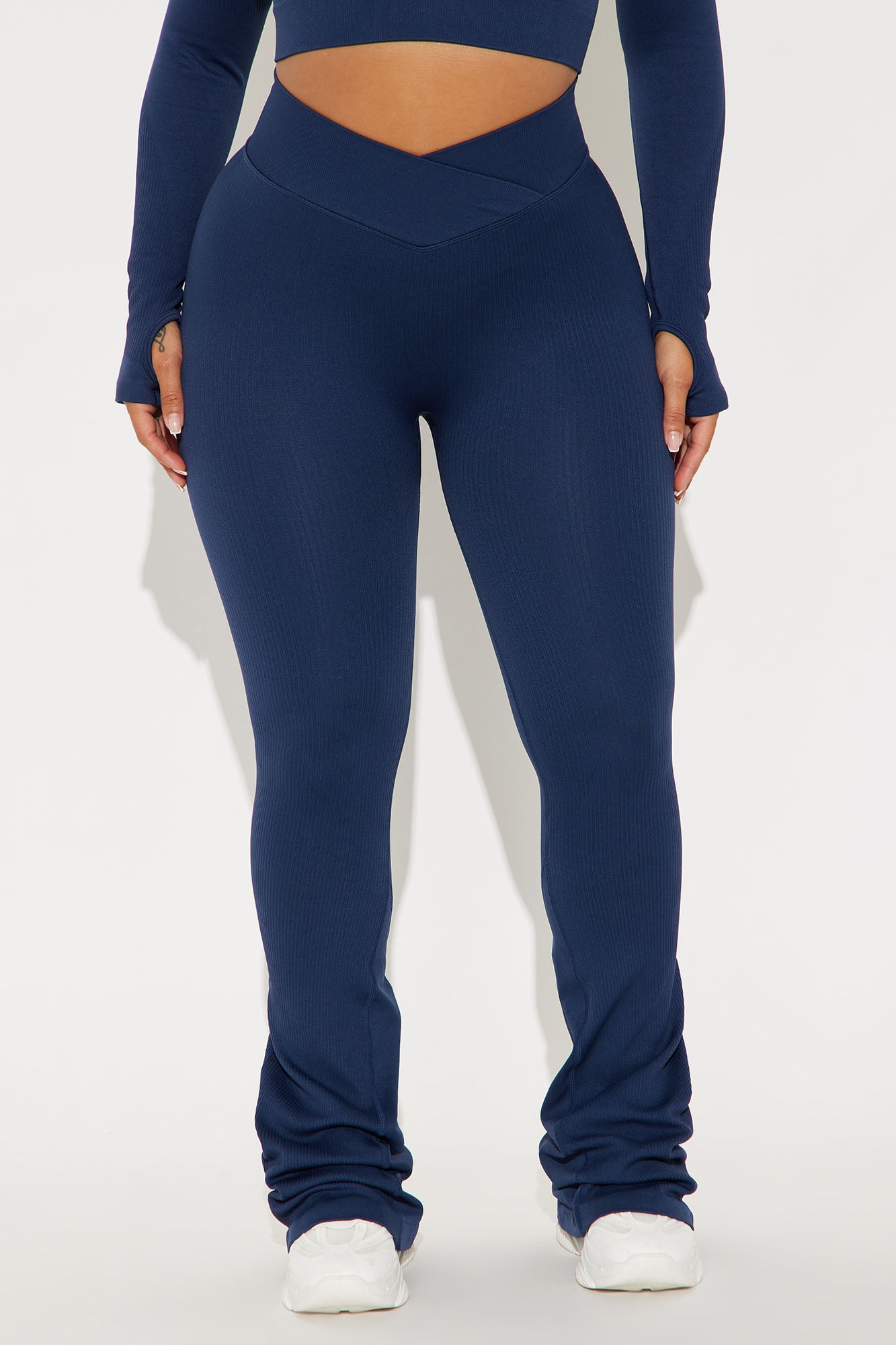 https://cdn.shopify.com/s/files/1/0293/9277/files/08-07-24_S3_36_YP8475_Navy_KS_AP_14-07-45_42694_SL.jpg?v=1723141966